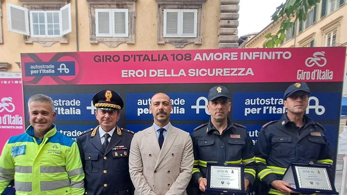 Eroi della sicurezza in rosa. Premiati agenti e operatori Eroi della sicurezza in rosa. Premiati agenti e operatori