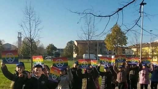 Gli studenti dell’istituto comprensivo Puddu che hanno aderito alle iniziative di «scuole in marcia» Gli studenti dell’istituto comprensivo Puddu che hanno aderito alle iniziative di «scuole in marcia»