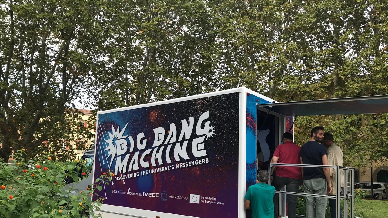 Dalla nascita dell’universo all’intelligenza artificiale: oltre 200 eventi, 37 stand sparsi nel centro, 28 talk e momenti di spettacolo, con il gran finale in Logge di Banchi, trasformate in una tela viva. Dalla nascita dell’universo all’intelligenza artificiale: oltre 200 eventi, 37 stand sparsi nel centro, 28 talk e momenti di spettacolo, con il gran finale in Logge di Banchi, trasformate in una tela viva.
