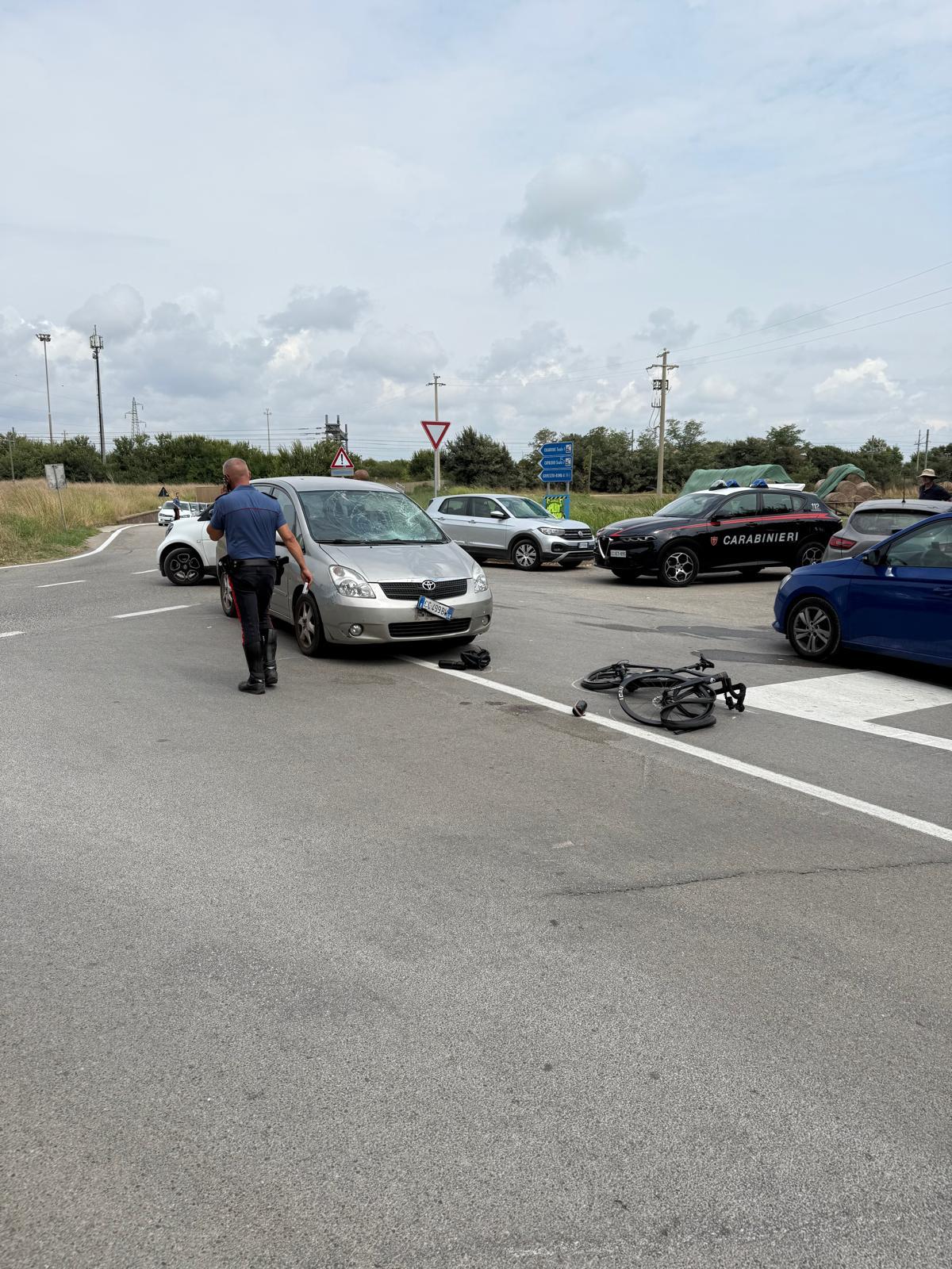 Incidente a Capalbio, auto contro bici: grave 53enne Incidente a Capalbio, auto contro bici: grave 53enne