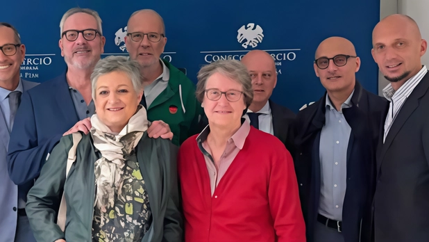 La pasticceria Romano & figli di Pisa porta la tradizione dolciaria italiana in India, grazie a un progetto di formazione professionale a Calcutta. La pasticceria Romano & figli di Pisa porta la tradizione dolciaria italiana in India, grazie a un progetto di formazione professionale a Calcutta.