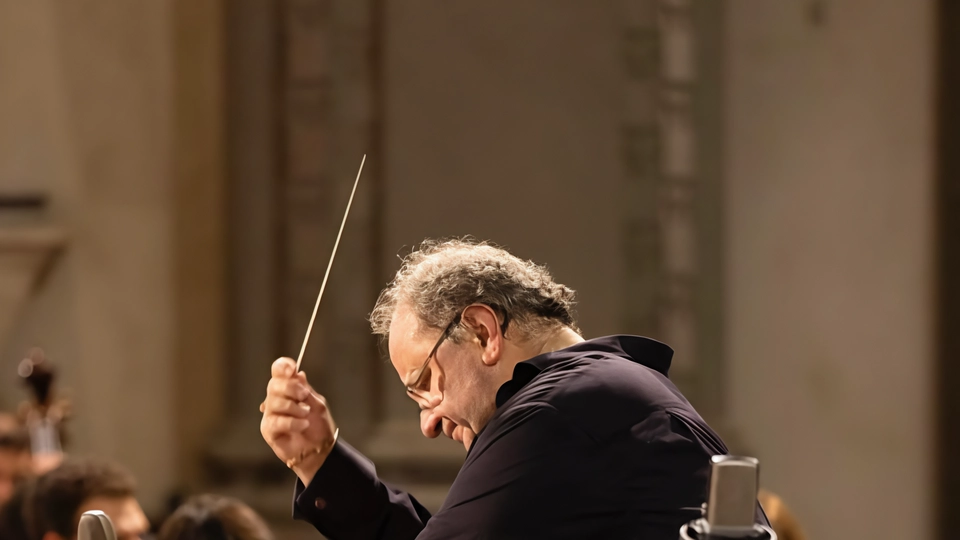 Giuseppe Lanzetta dirige l’Orchestra da Camera Fiorentina: il Verdi presenta così al pubblico la nuova identità visiva nel 160° dall’avvio dei lavori di edificazione (1865) Giuseppe Lanzetta dirige l’Orchestra da Camera Fiorentina: il Verdi presenta così al pubblico la nuova identità visiva nel 160° dall’avvio dei lavori di edificazione (1865)