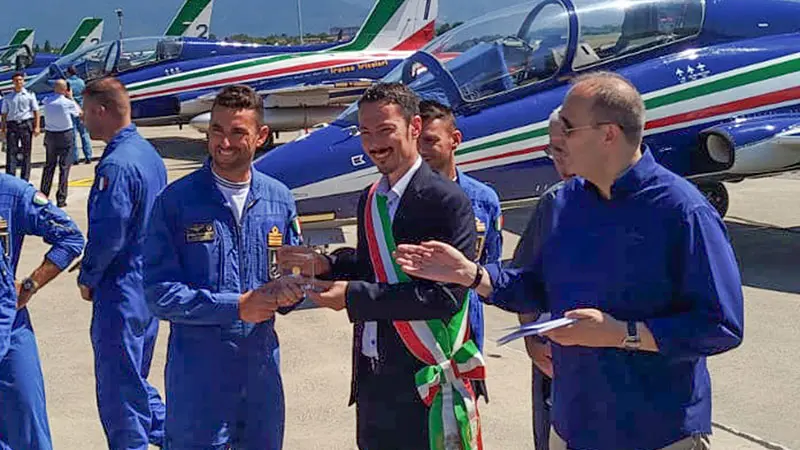 ’Li omini boni’ prende il volo. Premiate le Frecce Tricolori