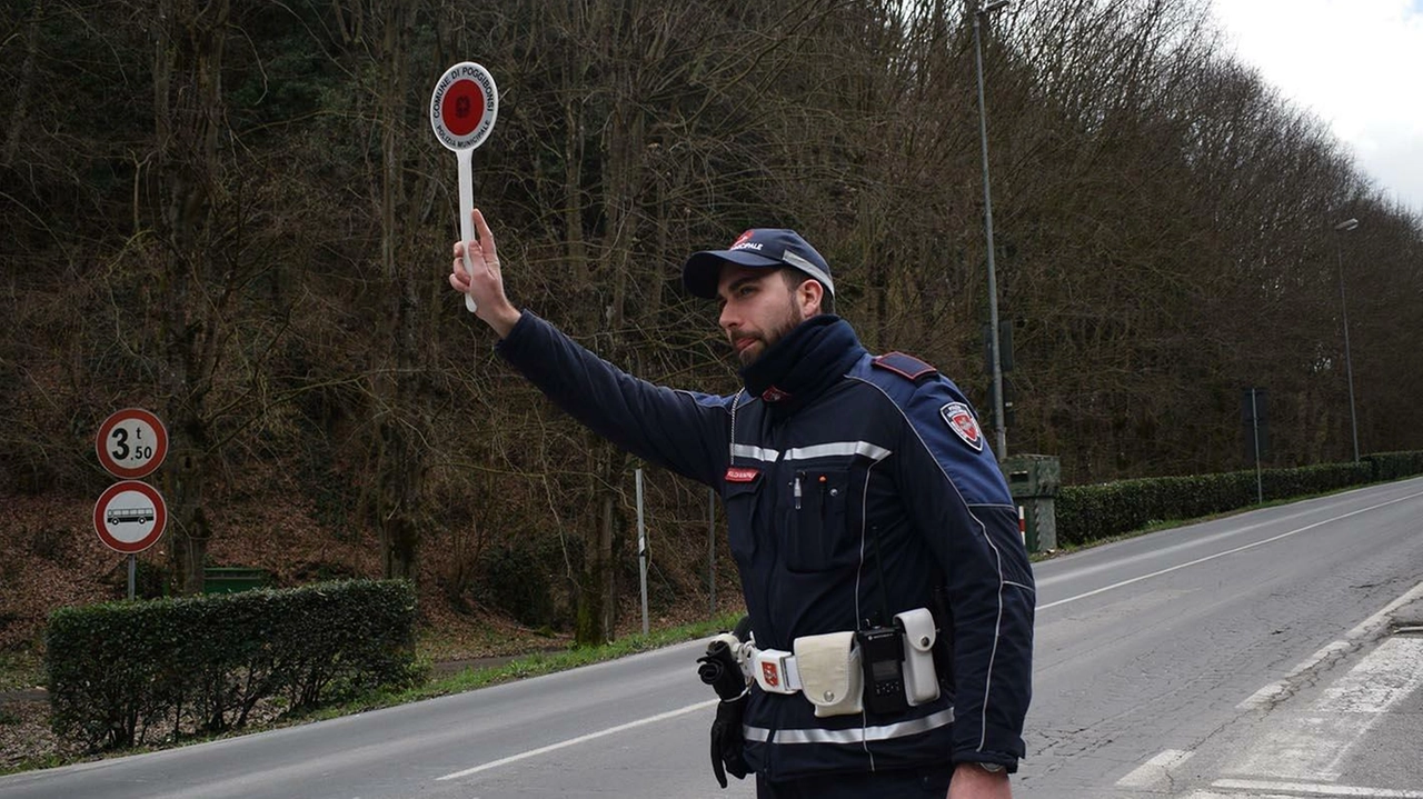 Gli abitanti di via San Gimignano a Poggibonsi chiedono più controlli alle forze dell’ordine per ridurre il rumore dei motorini che sfrecciano nel cuore della notte Gli abitanti di via San Gimignano a Poggibonsi chiedono più controlli alle forze dell’ordine per ridurre il rumore dei motorini che sfrecciano nel cuore della notte