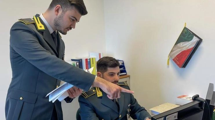 Attività. della guardia di finanza di Pisa che ha condotto le indagini per i primi sei mesi del 2022 (. la foto è di repertorio. ) su delega della Procura della Repubblica pisana Attività. della guardia di finanza di Pisa che ha condotto le indagini per i primi sei mesi del 2022 (. la foto è di repertorio. ) su delega della Procura della Repubblica pisana