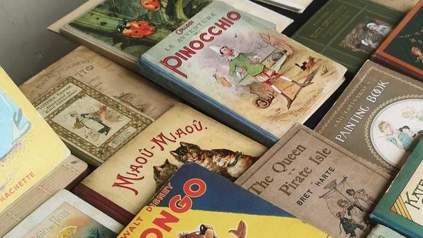 La mostra mercato Carta d'Epoca a Lucca, dedicata alla stampa e al libro antico, si terrà il 19 e 20 ottobre al Centro culturale Agorà. Ingresso libero per esplorare opere antiche e promuovere la cultura occidentale con la presenza di librai e operatori esperti del settore. La mostra mercato Carta d'Epoca a Lucca, dedicata alla stampa e al libro antico, si terrà il 19 e 20 ottobre al Centro culturale Agorà. Ingresso libero per esplorare opere antiche e promuovere la cultura occidentale con la presenza di librai e operatori esperti del settore.