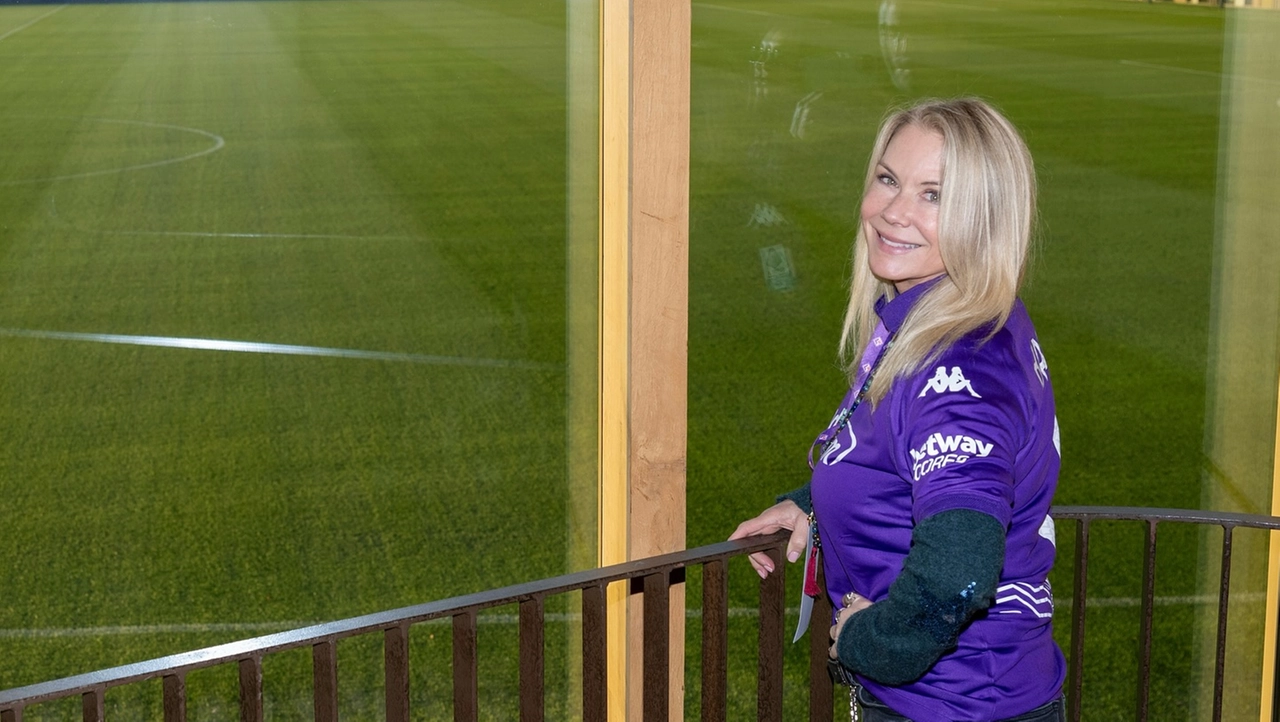 Katherine Kelly Lang al Viola Park (Foto pagina Facebook "Rocco B. Commisso Viola Park")