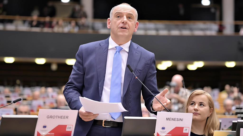 Luca Menesini durante il suo intervento all’assemblea plenaria a a Bruxelles Luca Menesini durante il suo intervento all’assemblea plenaria a a Bruxelles