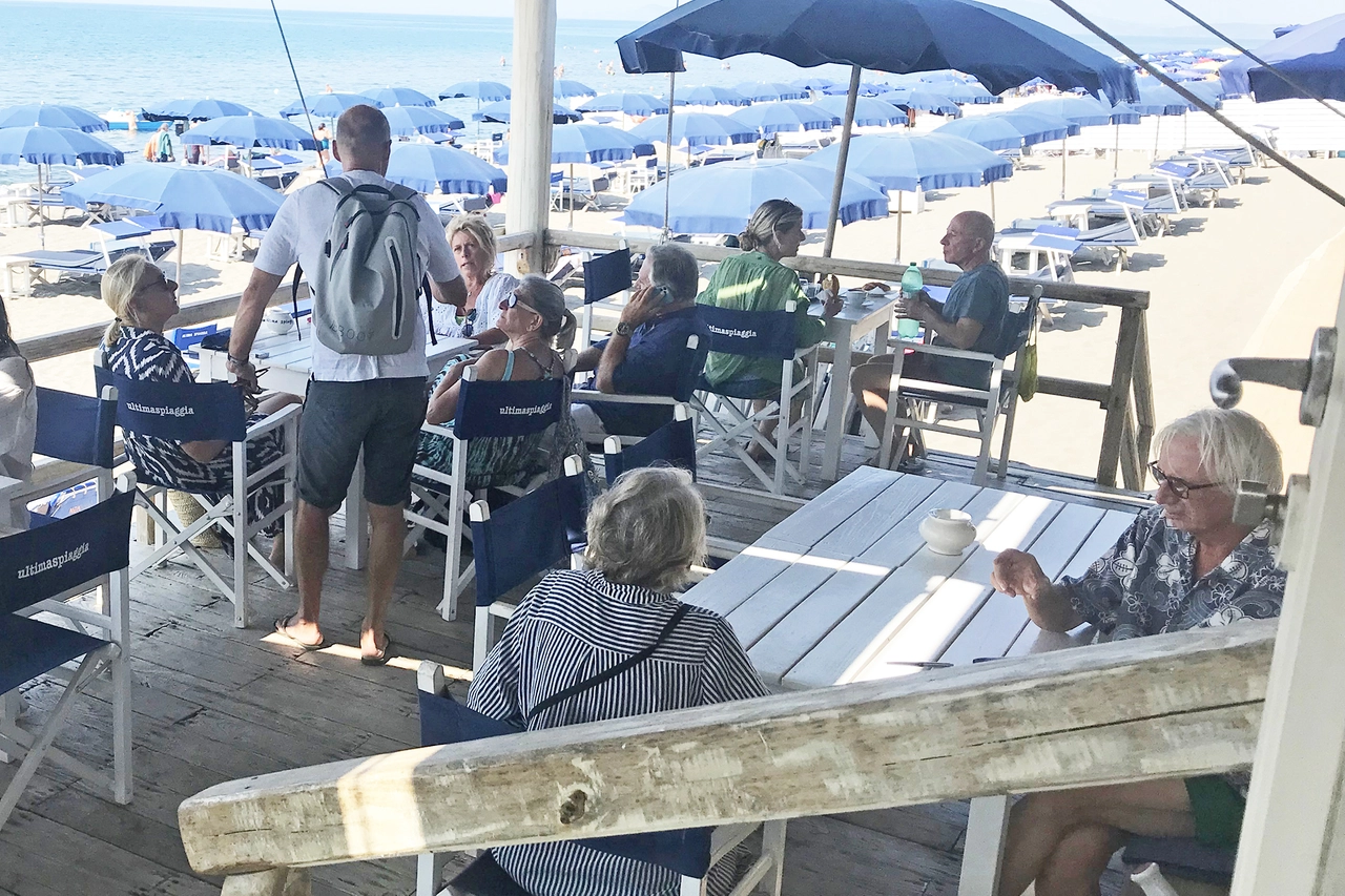Luci e ombre sul turismo di Grosseto e provincia. Bene solo il mare. Il sondaggio di Confesercenti