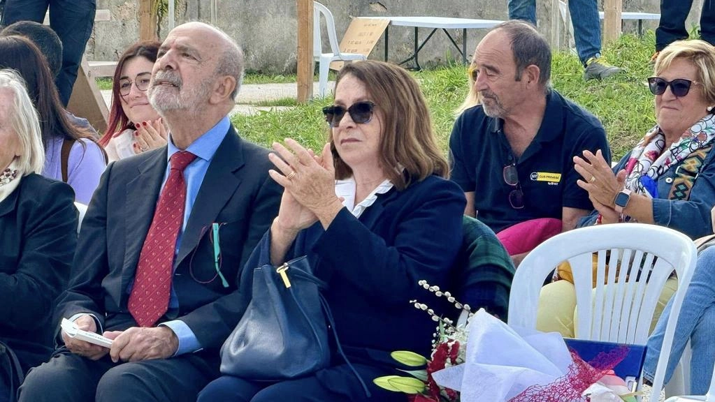 Il taglio del nastro nel cuore di Uliveto Terme alla presenza del fratello di Carla e di Albertina Gasparoni, che fu stretta collaboratrice del Presidente. Il taglio del nastro nel cuore di Uliveto Terme alla presenza del fratello di Carla e di Albertina Gasparoni, che fu stretta collaboratrice del Presidente.