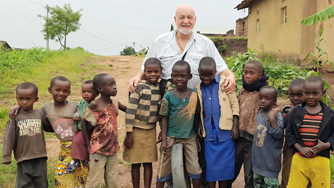 Vitaliano Vagli, uno dei responsabili dell’associazione «AmatAfrica» cui sono destinati i soldi raccolti nell’istituto comprensivo Vitaliano Vagli, uno dei responsabili dell’associazione «AmatAfrica» cui sono destinati i soldi raccolti nell’istituto comprensivo