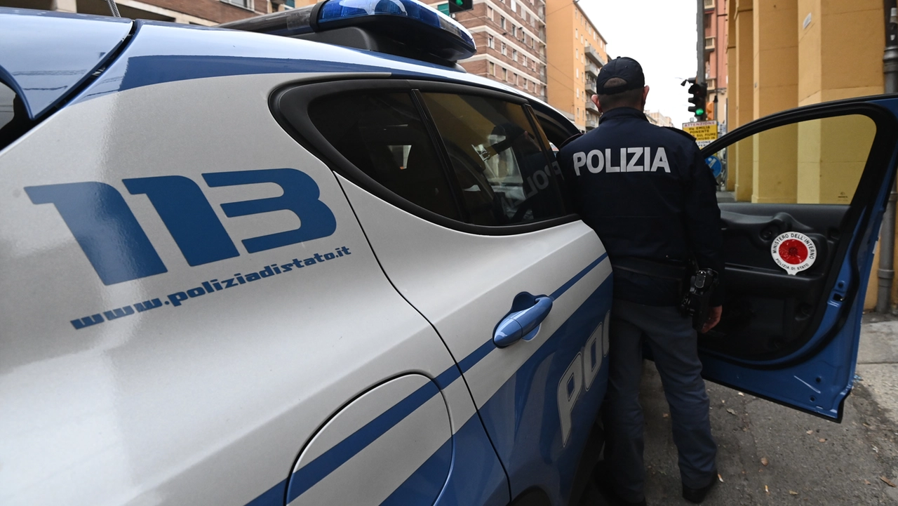Le indagini della polizia supportate dalla squadra mobile e dalla municipale (Foto di repertorio)