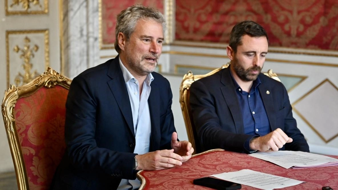 Nella foto «Alcide»: da sinistra, il sindaco Pardini e il vice Barsanti, durante l’annuncio di ieri. del «bando» a Palazzo Orsetti Nella foto «Alcide»: da sinistra, il sindaco Pardini e il vice Barsanti, durante l’annuncio di ieri. del «bando» a Palazzo Orsetti