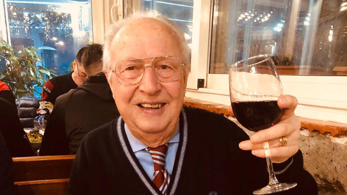 Valtiero Benesperi aveva 96 anni e per decenni ha gestito insieme alla famiglia il bar Corrieri di via Zarini a Prato Valtiero Benesperi aveva 96 anni e per decenni ha gestito insieme alla famiglia il bar Corrieri di via Zarini a Prato