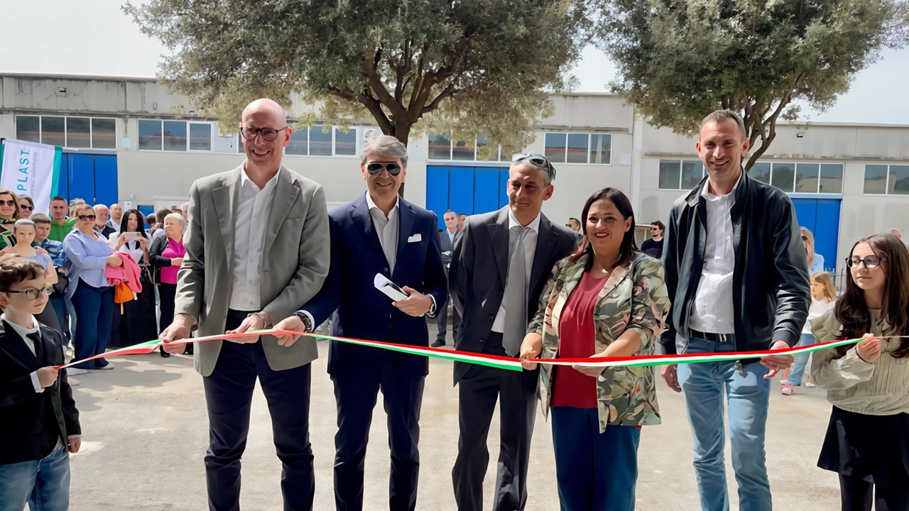 All’inaugurazione Claudia Biagini; il sindaco di Torgiano Eridano Liberti, e il presidente della Provincia di Perugia, Massimiliano Presciutti
