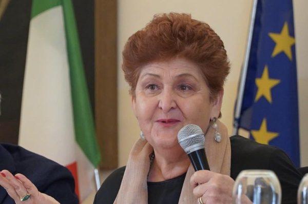 https://www.lanazione.it/image-service/view/acePublic/alias/contentid/MTRlYzc4YWItMGRmNi00/0/teresa-bellanova.jpeg