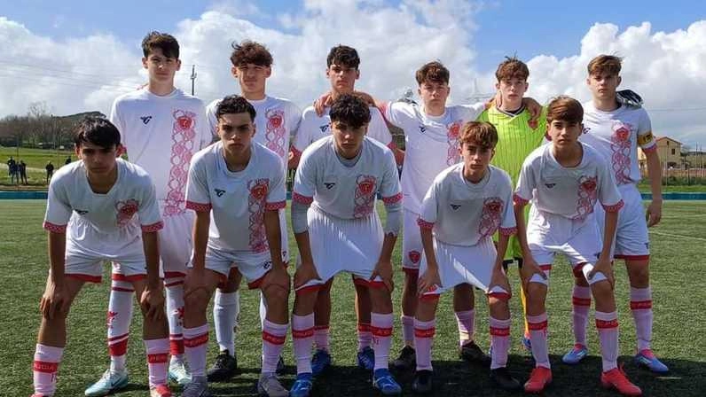 La formazione Under 15 biancorossa che ha vinto col Gubbio La squadra ha chiuso al primo posto e attende i play off La formazione Under 15 biancorossa che ha vinto col Gubbio La squadra ha chiuso al primo posto e attende i play off