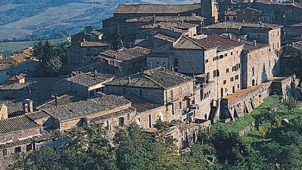 Casole d’Elsa il bellissimo borgo toscano in provincia di Siena che è meta di visitatori e appassionati della nostra provincia Casole d’Elsa il bellissimo borgo toscano in provincia di Siena che è meta di visitatori e appassionati della nostra provincia