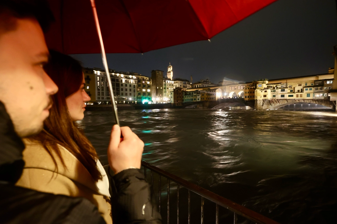 Arno in piena in città
