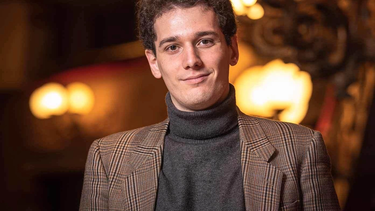 La Città del Teatro di Cascina ospiterà domani un concerto d’eccezione con l’orchestra della Toscana, diretta dal maestro. Diego Ceretta (nella foto) La Città del Teatro di Cascina ospiterà domani un concerto d’eccezione con l’orchestra della Toscana, diretta dal maestro. Diego Ceretta (nella foto)