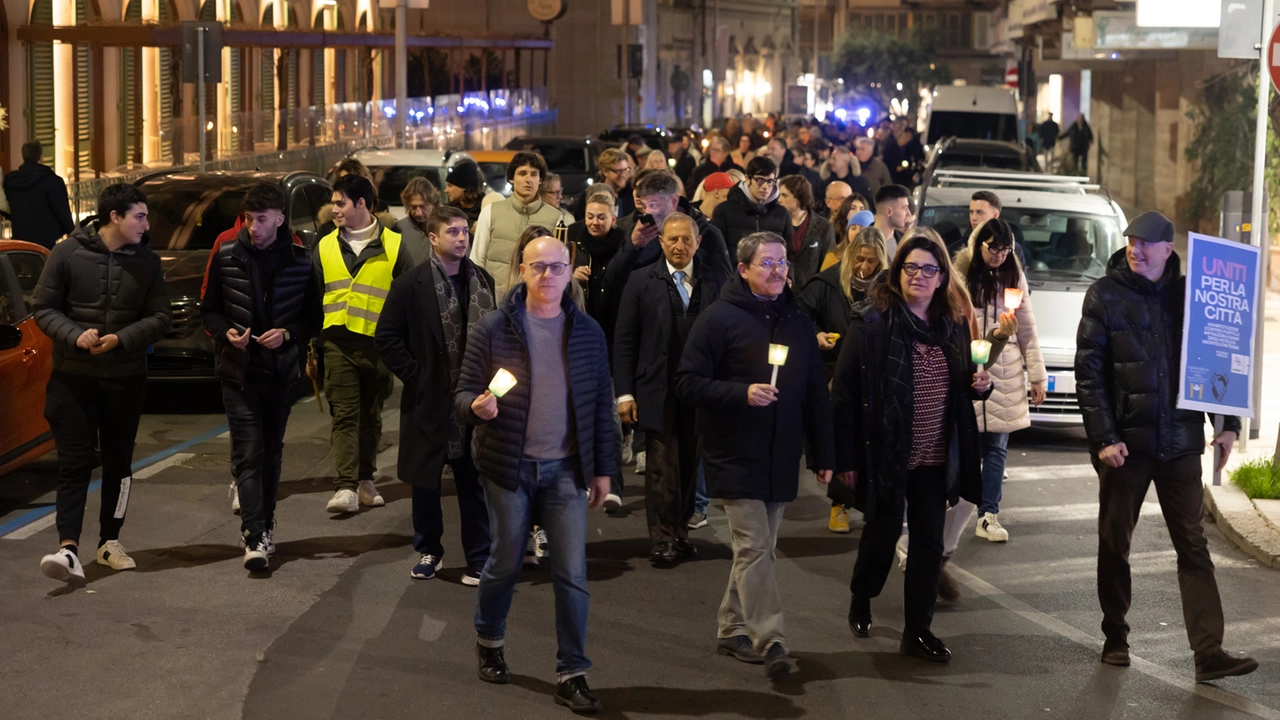 Fiaccolata di protesta degli albergatori e commercianti di Montecatini contro l'emergenza sicurezza