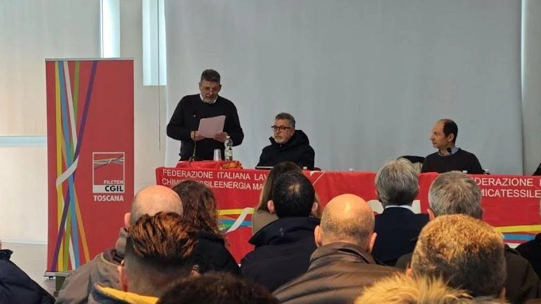 Ieri agli ex Bagnetti di Gavorrano assemblea organizzata dalla Filctem. C’era l’ad Neri: "Crisi complessa, non si può riprendere a pieno regime". Ieri agli ex Bagnetti di Gavorrano assemblea organizzata dalla Filctem. C’era l’ad Neri: "Crisi complessa, non si può riprendere a pieno regime".