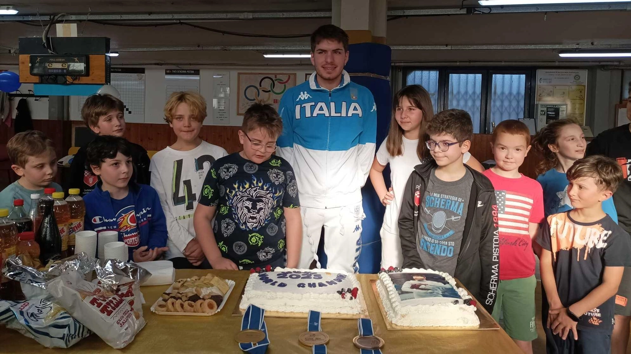 La sede della Scherma Pistoia 1984 ha fatto da cornice ai festeggiamenti di Fabio Mastromarino, fresco campione del mondo di spada a squadre U20 La sede della Scherma Pistoia 1984 ha fatto da cornice ai festeggiamenti di Fabio Mastromarino, fresco campione del mondo di spada a squadre U20