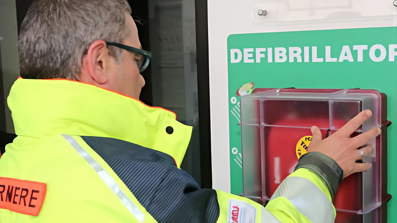 Le farmacie comunali di Arezzo saranno dotate di defibrillatori grazie all'impegno della Lega e di Afm Spa. Un importante passo per la cardioprotezione della città. Le farmacie comunali di Arezzo saranno dotate di defibrillatori grazie all'impegno della Lega e di Afm Spa. Un importante passo per la cardioprotezione della città.