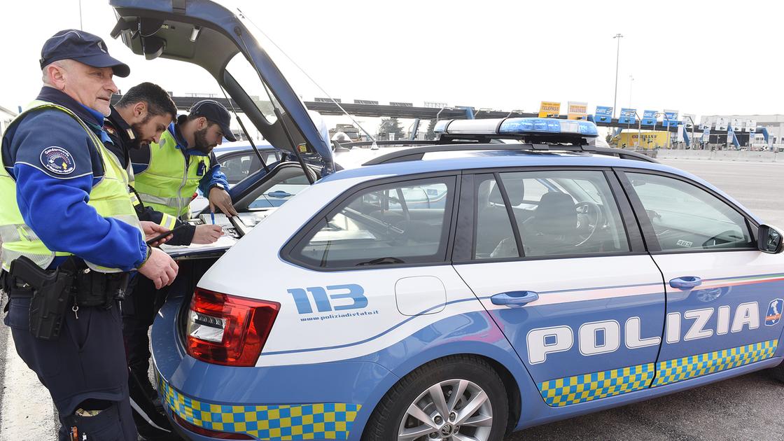c8217232 un cuore da trapiantare la polizia stradale scorta l8217automedica da pistoia a siena