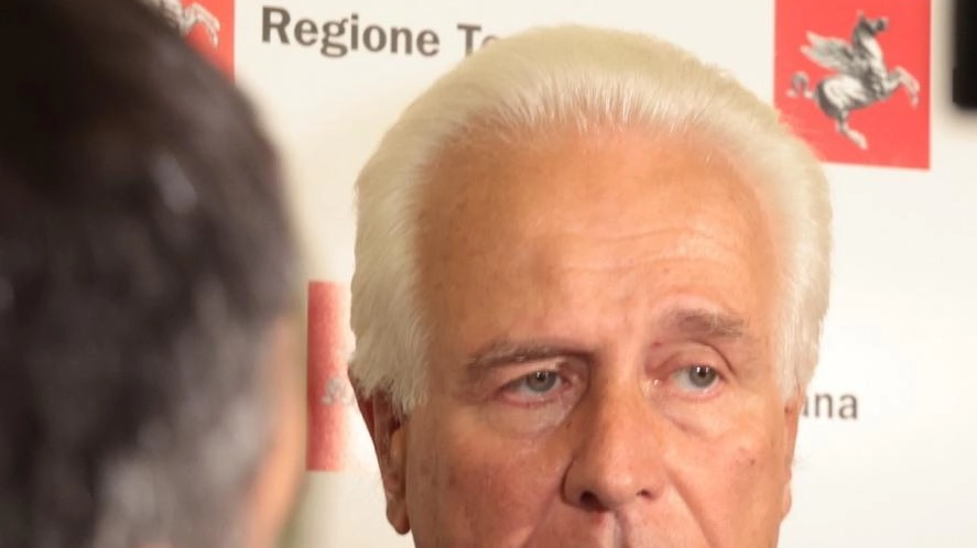 Nel consiglio comunale, si discute dell'insediamento di Fendi in via del Redolone. Se il brand non conferma entro ottobre, altre aziende potrebbero prendere il suo posto. Nel consiglio comunale, si discute dell'insediamento di Fendi in via del Redolone. Se il brand non conferma entro ottobre, altre aziende potrebbero prendere il suo posto.