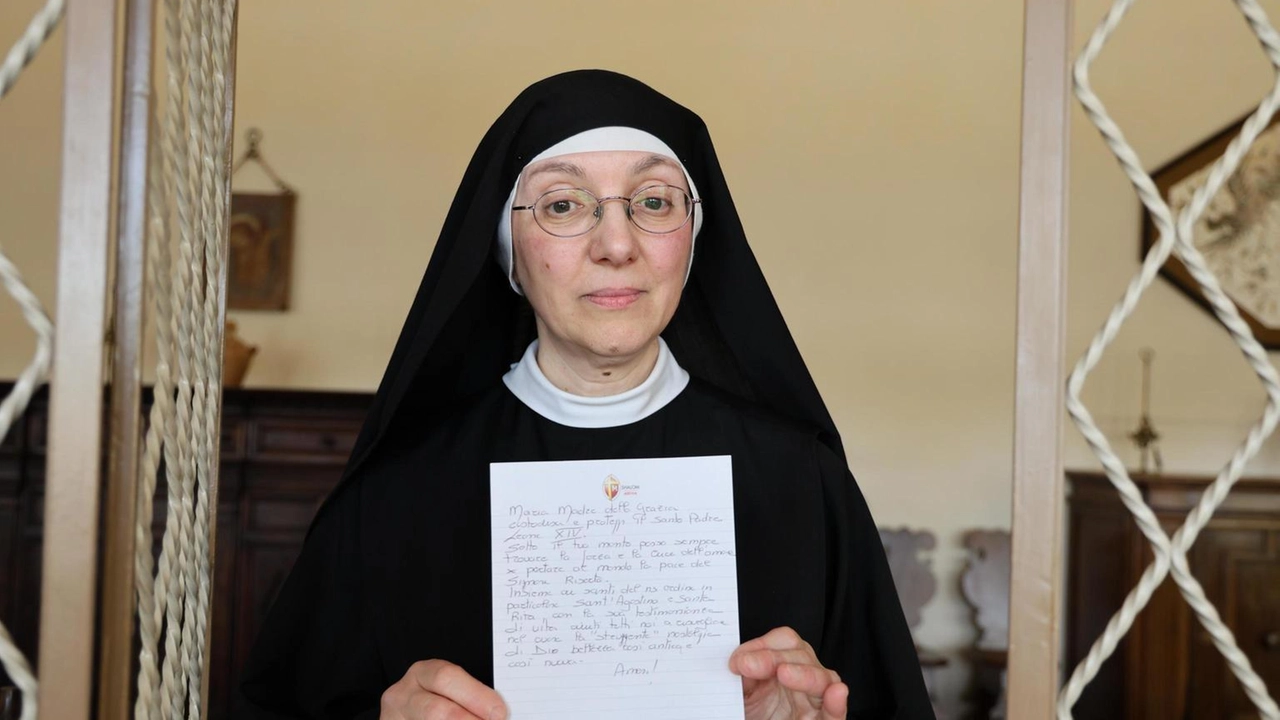 La madre badessa del Monastero con la preghiera dedicata al nuovo Pontefice