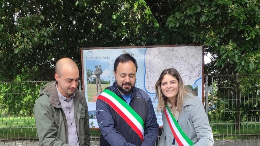 Sabato prossimo l’inaugurazione in via delle Ginestre: un progetto di Quarrata e Carmignano. Prevede sei itinerari, il primo è stato l’"anello della furba" il prossimo sarà quello delle Sei Fonti. Sabato prossimo l’inaugurazione in via delle Ginestre: un progetto di Quarrata e Carmignano. Prevede sei itinerari, il primo è stato l’"anello della furba" il prossimo sarà quello delle Sei Fonti.