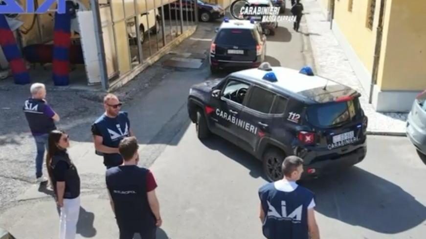 "Ci sono 300 kg di fumo in arrivo e 50 di erba"