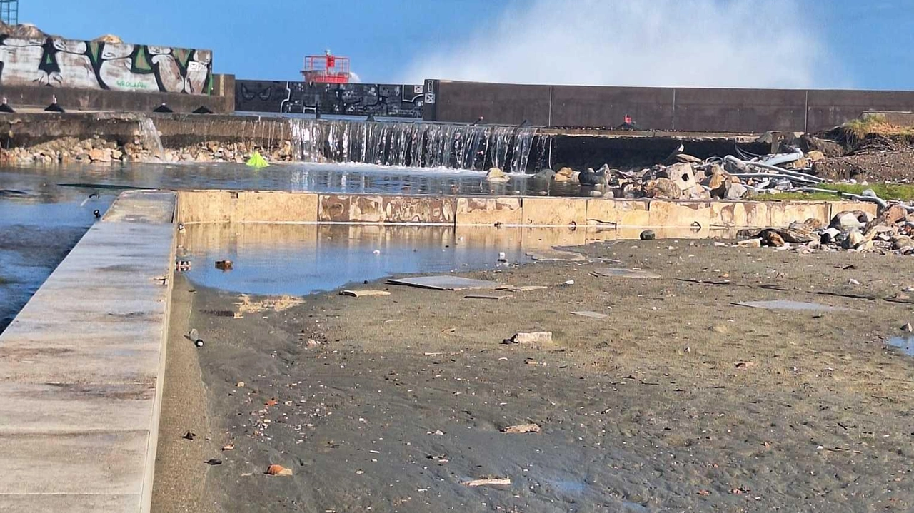 La zona davanti al faro del Porto di Pisa La zona davanti al faro del Porto di Pisa
