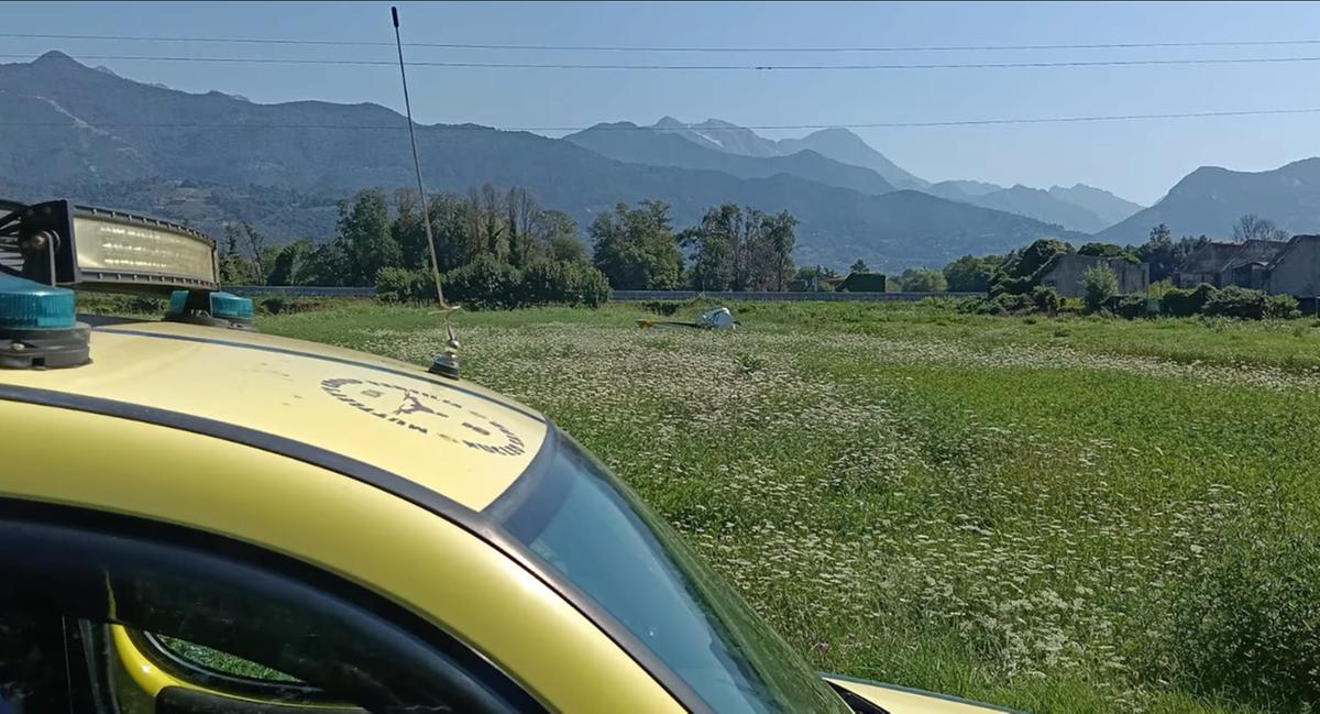https://www.lanazione.it/image-service/view/acePublic/alias/contentid/MTU4YjhlNWUtNjgzYy00/0/l-ultraleggero-precipitato-vicino-a-forte-dei-marmi-foto-facebook-muttleys-versilia.jpeg?f=1.91:1&w=1200