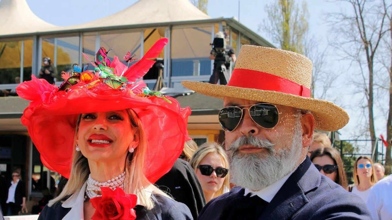 Fra i numeri di varietà del pomeriggio è atteso anche il concorso dei cappelli. The day of hats è diventato una tradizione del prato degli Escoli
