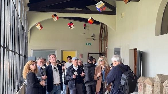 La mostra è visitabile fino al 3 giugno. Seconda tappa dal 26 aprile con “Verso l’infinito“ al Centro camerale Alessi