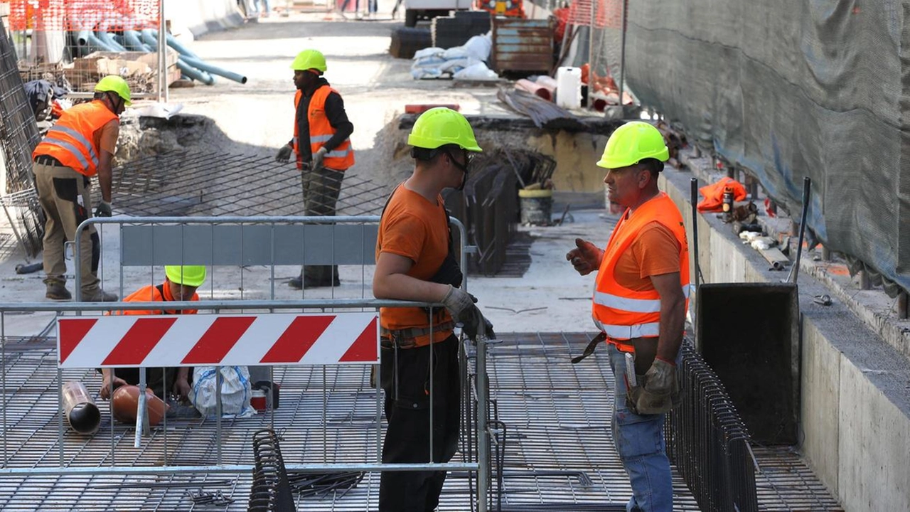 La sede della tramvia lungo viale Giannotti La sede della tramvia lungo viale Giannotti