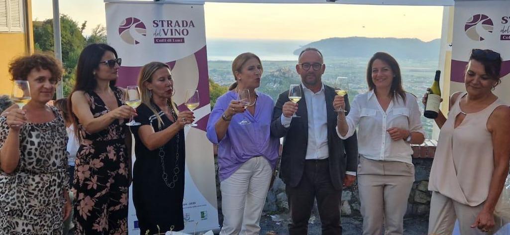 https://www.lanazione.it/image-service/view/acePublic/alias/contentid/MTUxZDVlMmUtMmU1OS00/0/una-strada-di-qualita-la-festa-delleccellenza-nel-borgo-di-ortonovo.jpeg?f=1.91:1&w=1200