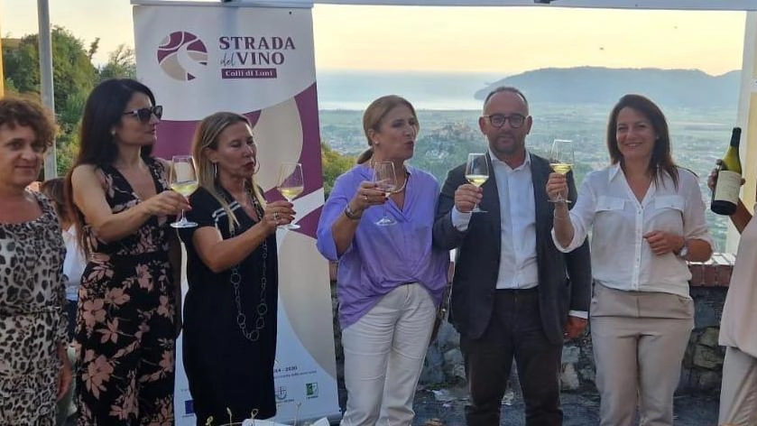 Brindisi tra amministratori e organizzatori della due giorni a Ortonovo