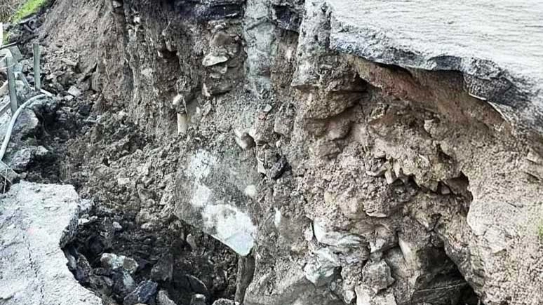 La frana sulla Sp 445 a Volcascio, una delle tante di questi giorni
