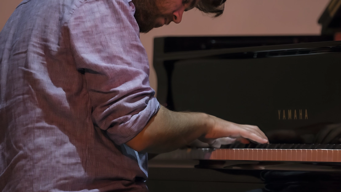 Il pianista fiorentino Alessandro Lanzoni Il pianista fiorentino Alessandro Lanzoni
