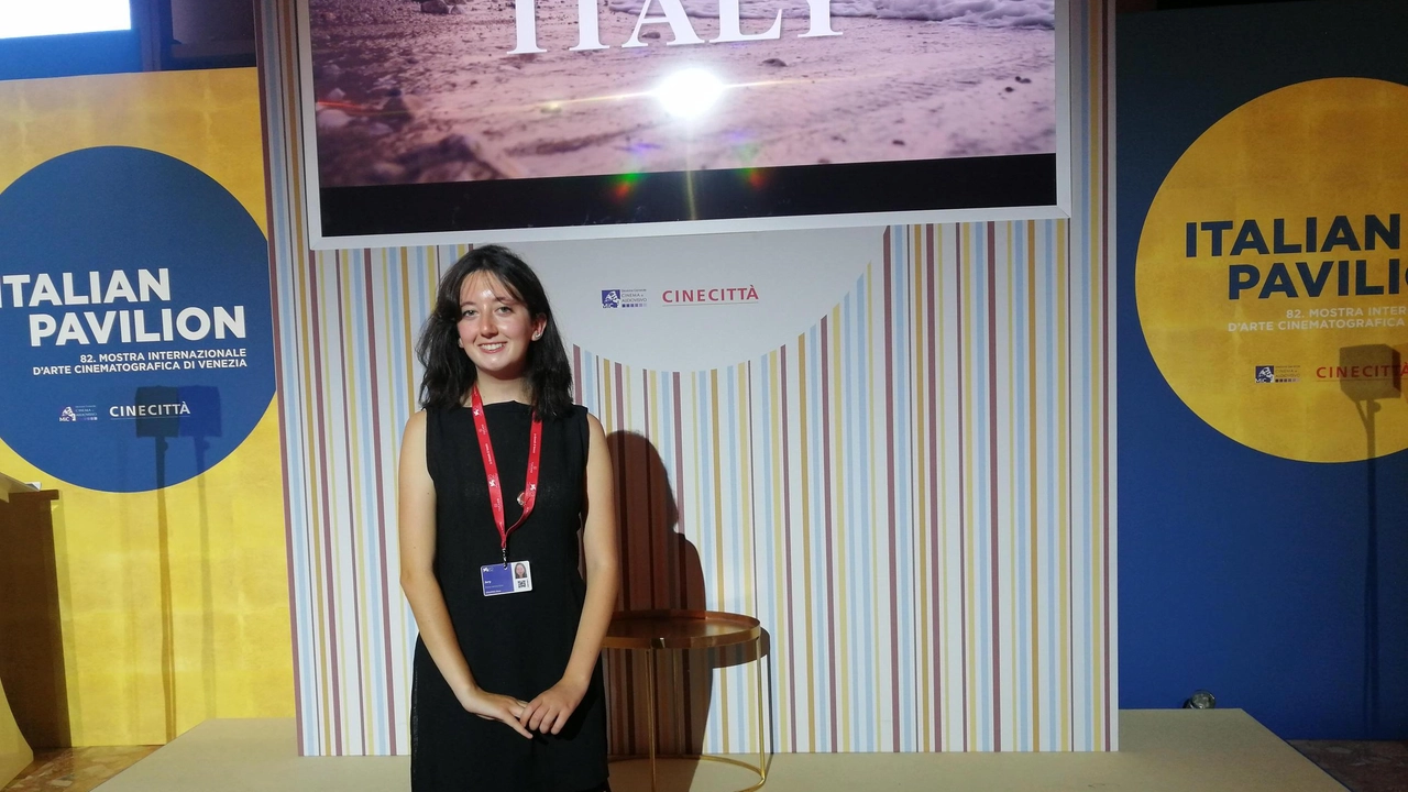 "E’ stata un’esperienza molto formativa e costruttiva, mi ha permesso di conoscere il mondo del cinema con occhi diversi e... "E’ stata un’esperienza molto formativa e costruttiva, mi ha permesso di conoscere il mondo del cinema con occhi diversi e...