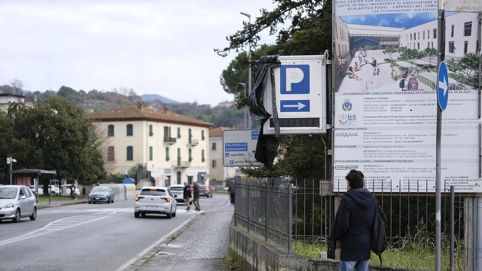 Resta valida la convenzione del 2005 stipulata tra l’allora proprietà e l’amministrazione comunale. Ma l’autorimessa di Porta Romana risulta chiusa con un cartello che vieta l’ingresso ai non addetti ai lavori. Resta valida la convenzione del 2005 stipulata tra l’allora proprietà e l’amministrazione comunale. Ma l’autorimessa di Porta Romana risulta chiusa con un cartello che vieta l’ingresso ai non addetti ai lavori.