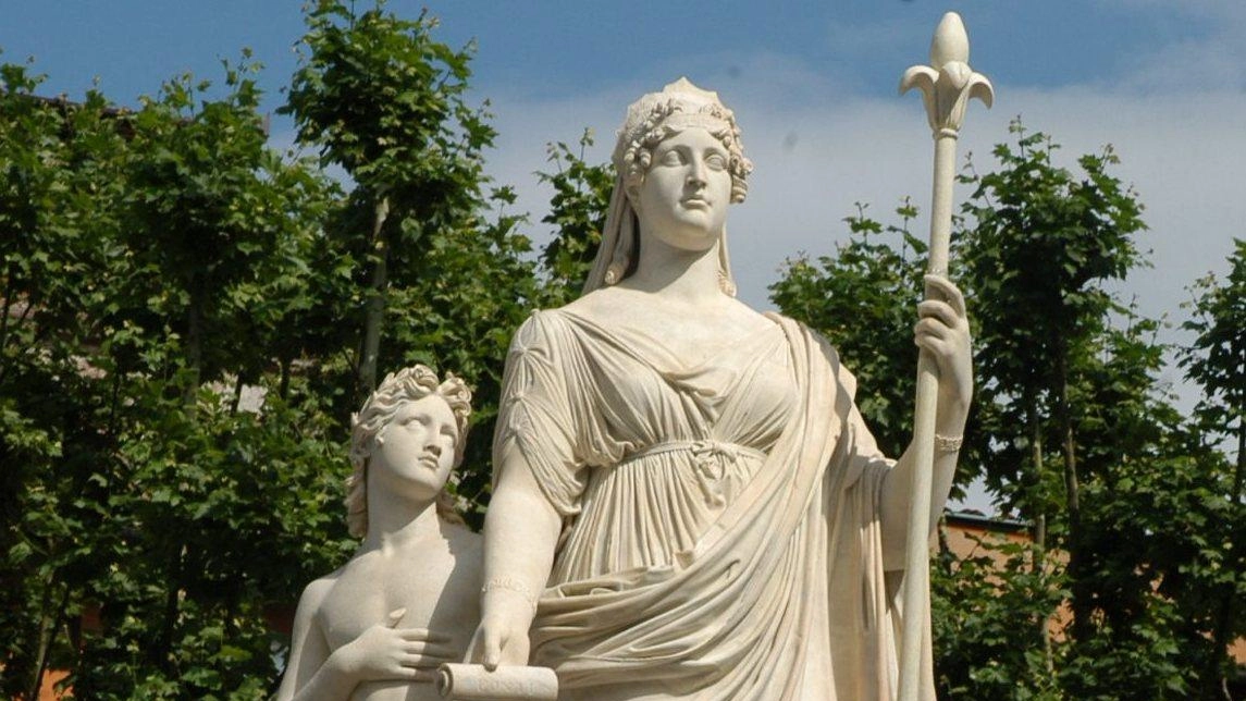 Grazie all’Art Bonus la Lucar potrà provvedere al ripristino della statua di Maria Luisa per un importo di circa 15mila euro (foto Alcide) Grazie all’Art Bonus la Lucar potrà provvedere al ripristino della statua di Maria Luisa per un importo di circa 15mila euro (foto Alcide)