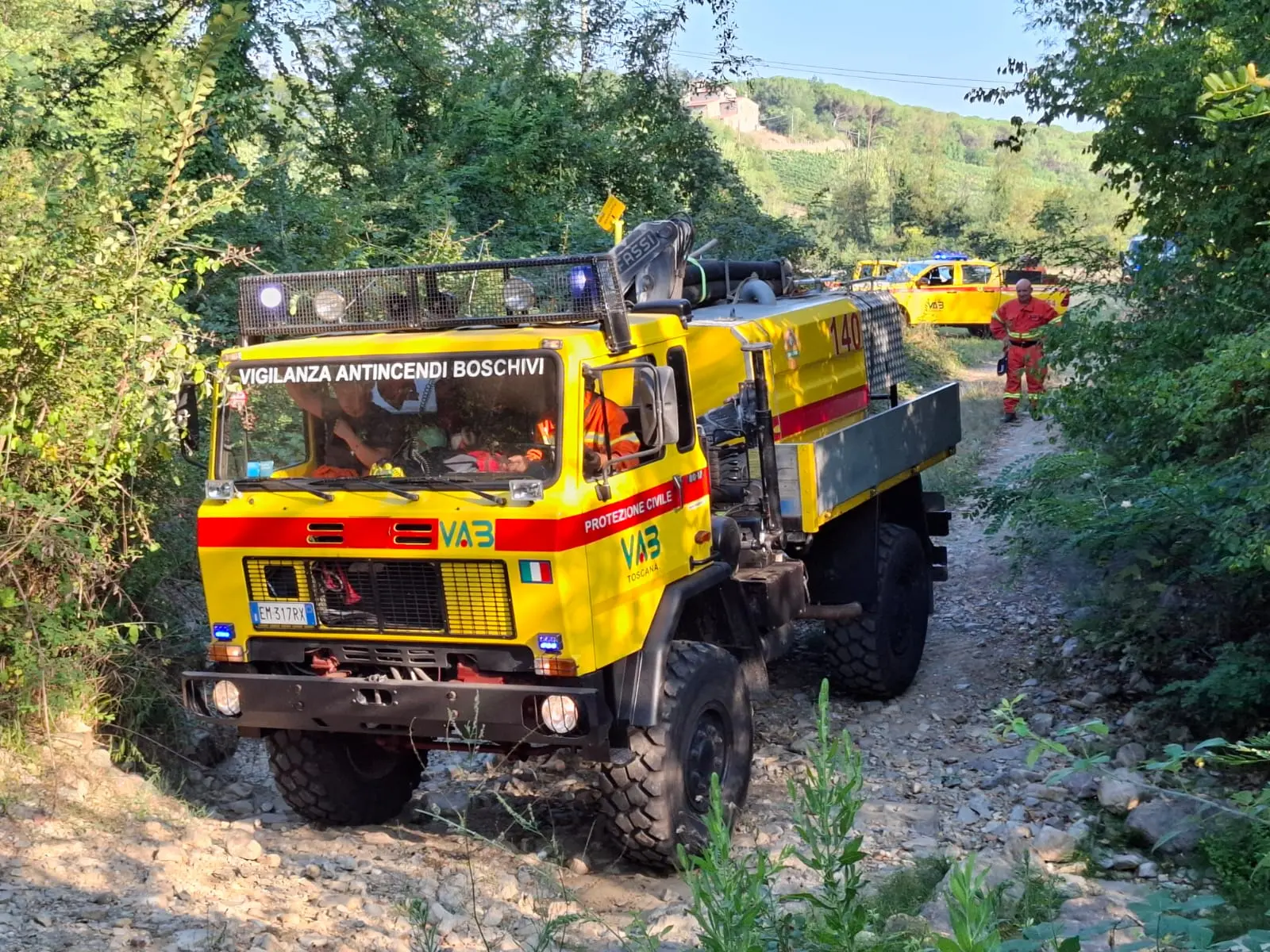 Incendio a San Casciano “in rapida espansione”, due elicotteri e squadre di terra per combatterlo