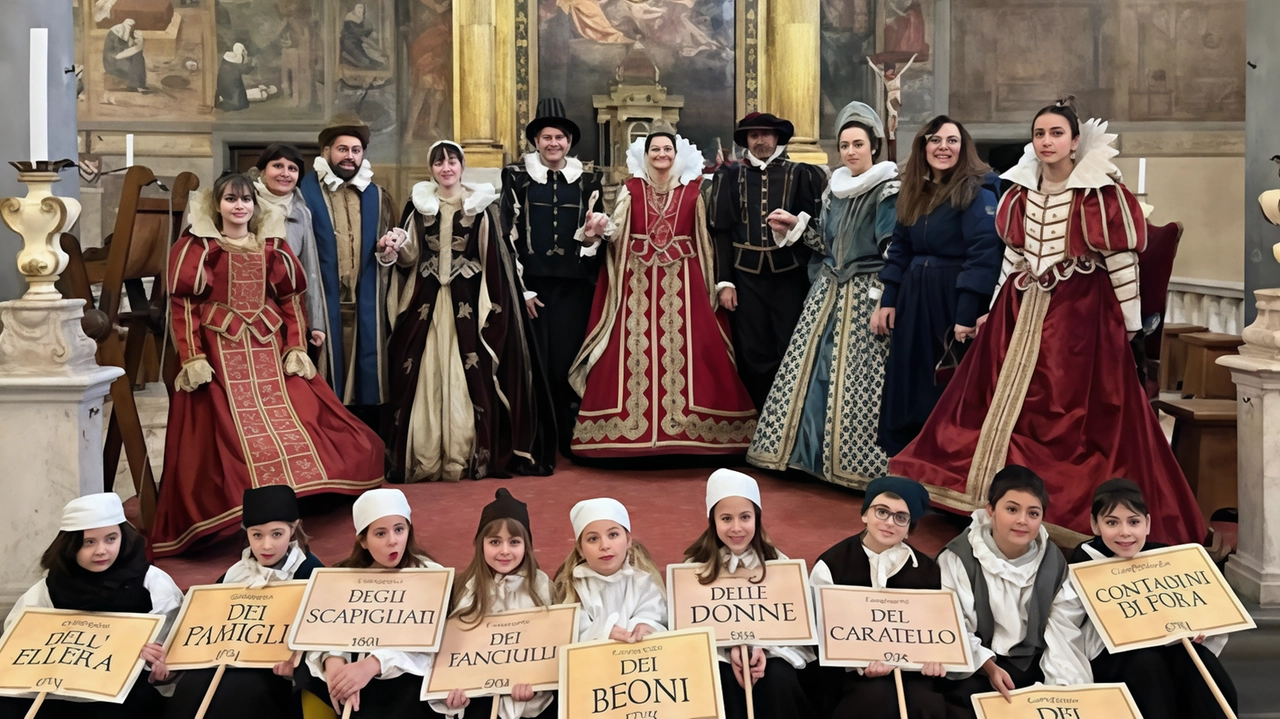 I figuranti e i paggetti in costume dopo la messa sfileranno. per il centro storio I figuranti e i paggetti in costume dopo la messa sfileranno. per il centro storio