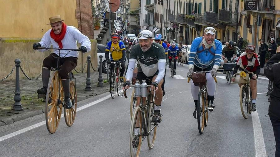 Il passaggio della ciclostorica 2024 da Poggio a Caiano Il passaggio della ciclostorica 2024 da Poggio a Caiano