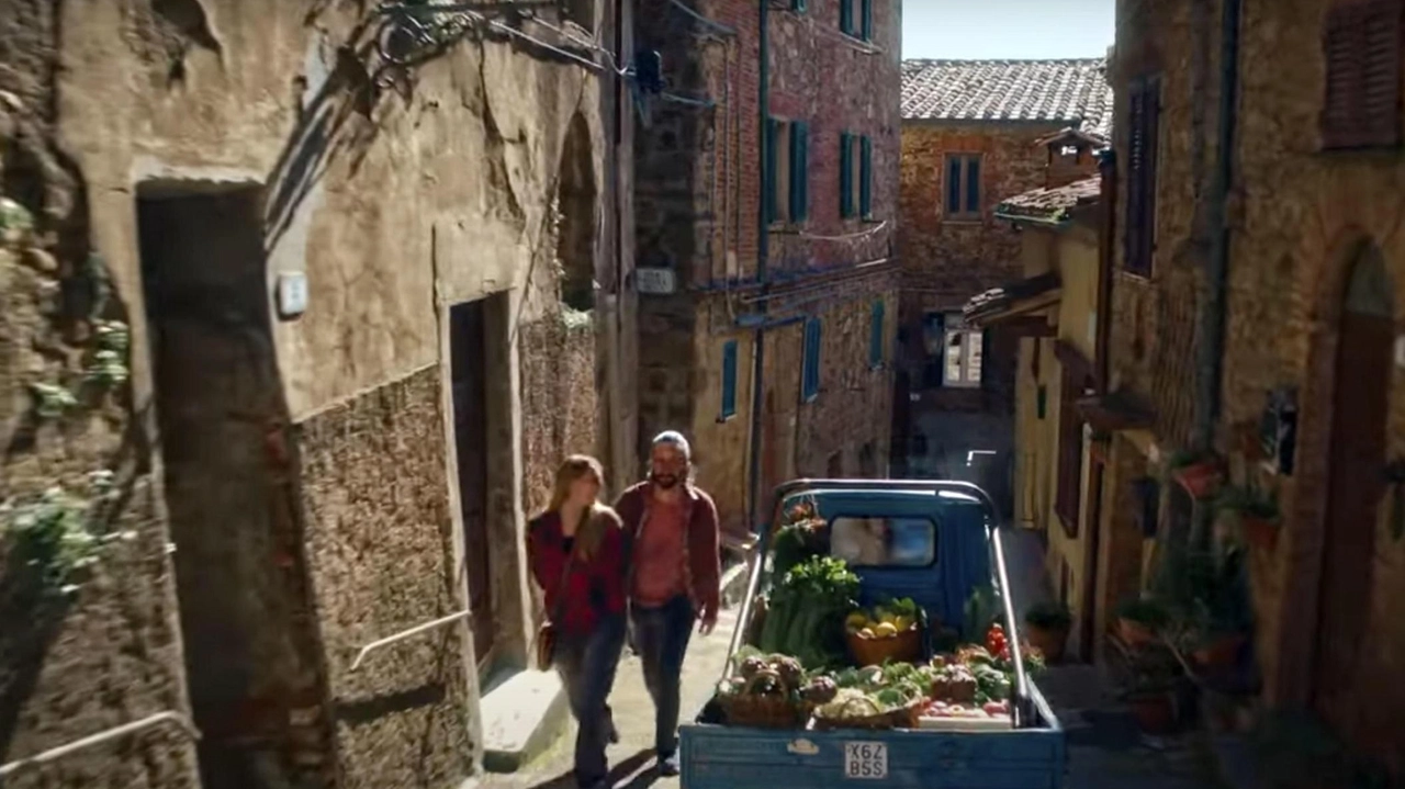 Qui sopra Chiusdino nello spot e, sotto il distributore lungo la Cassia a San Quirico Qui sopra Chiusdino nello spot e, sotto il distributore lungo la Cassia a San Quirico