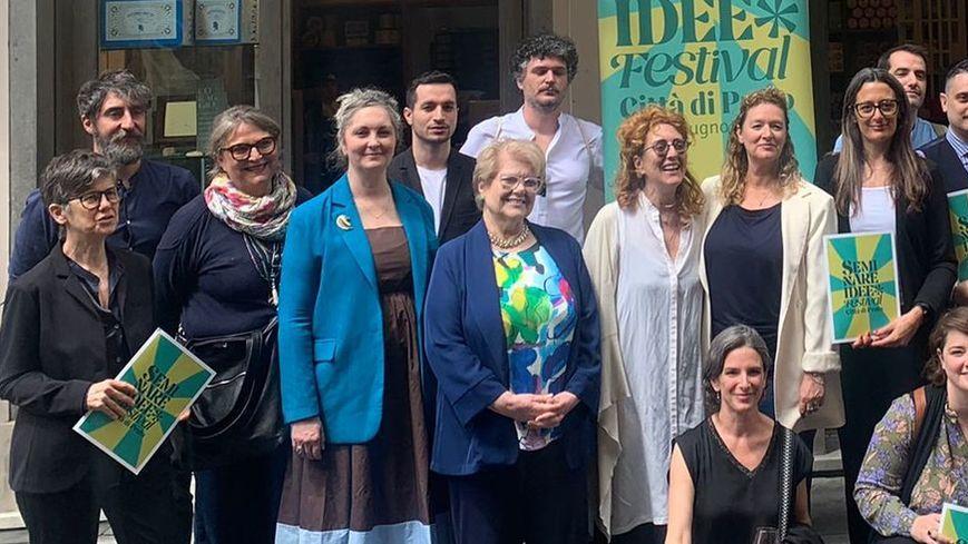 Festival Seminare idee. Incontri, vetrine, fiori nel segno del coraggio Così la città si racconta Festival Seminare idee. Incontri, vetrine, fiori nel segno del coraggio Così la città si racconta